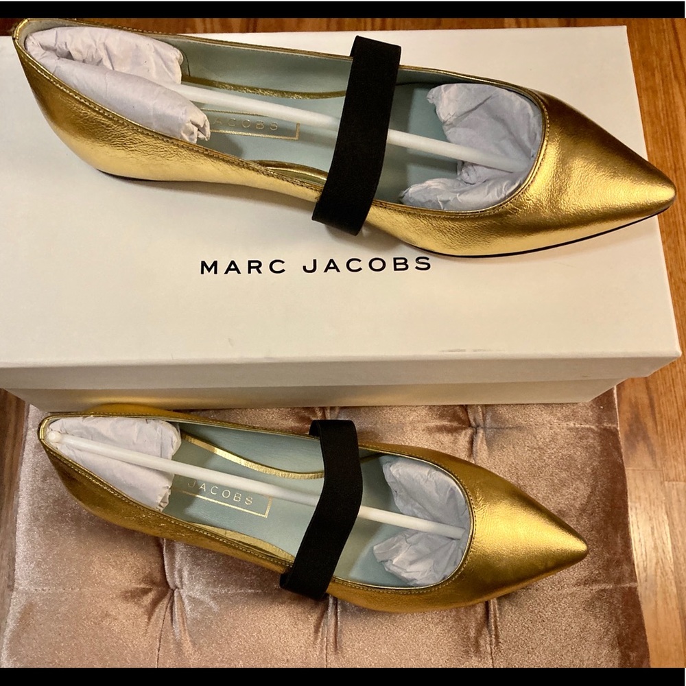 BNWT 🏷 Absolutely stunning gold Marc Jacobs flats